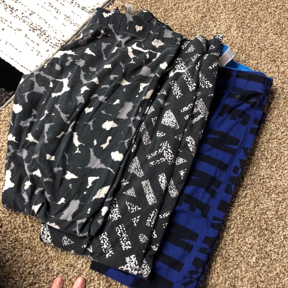 3 pairs of Nike yogas!